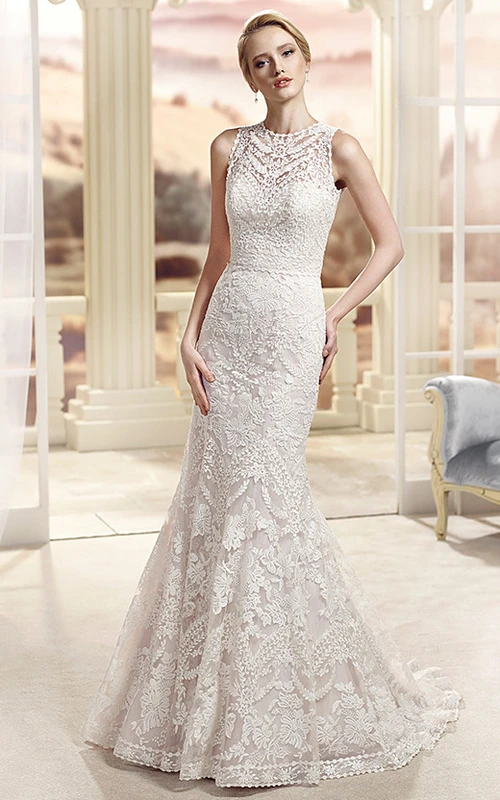 Vestido de novia de encaje sin mangas con cuello alto y efecto ilusión