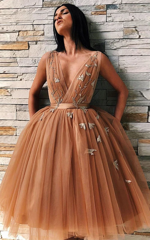 Ärmelloses, knielanges Tüll-Ballkleid – ein bezauberndes, modernes Homecoming-Kleid