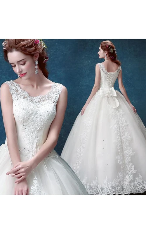 Robe de mariée élégante en dentelle, sans manches, décolleté rond, laçage