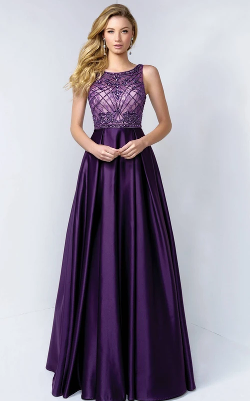 Ärmelloses, langes A-Linien-Kleid aus Satin mit tiefem V-Ausschnitt am Rücken, Perlenstickerei und Spitze.