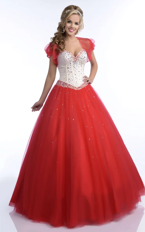Robe de bal en tulle avec corsage en forme de cœur orné de sequins et cape assortie