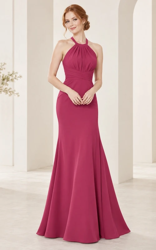 Vestido largo ajustado de dama de honor, sencillo, color frambuesa, con escote halter, sin mangas y fruncido en forma de ojo de cerradura.