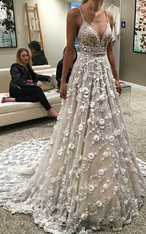 Exquisites Spaghetti-Ballkleid, perlenbesetzt, A-Linie, Spitze, florales Strandhochzeitskleid