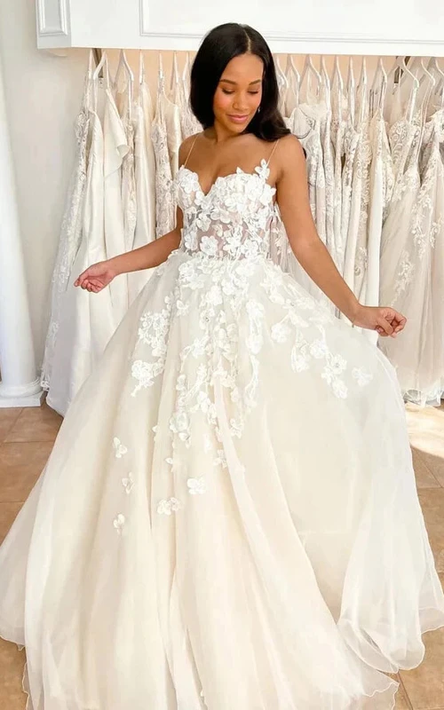Elegantes, ärmelloses Brautkleid im Spaghetti-Empire-Stil mit A-Linie, Spitzenapplikationen und Spitzenapplikationen