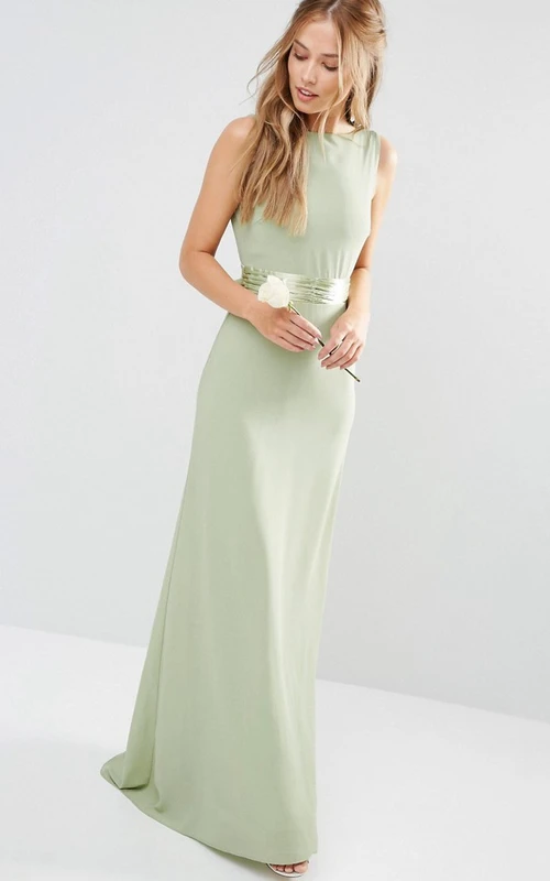 Ärmelloses, figurbetontes Chiffon-Brautjungfernkleid mit langem Rundhalsausschnitt, Schleife und V-Ausschnitt am Rücken.