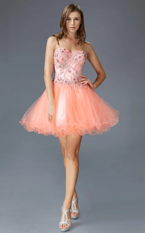 Robe courte trapèze en tulle satiné sans manches à décolleté cœur et dos corset orné de perles