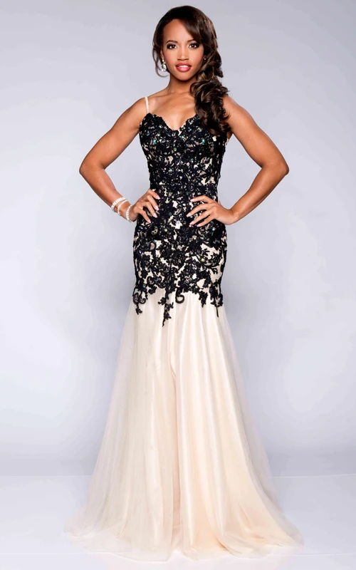 Robe de bal trompette en dentelle et tulle à fines bretelles
