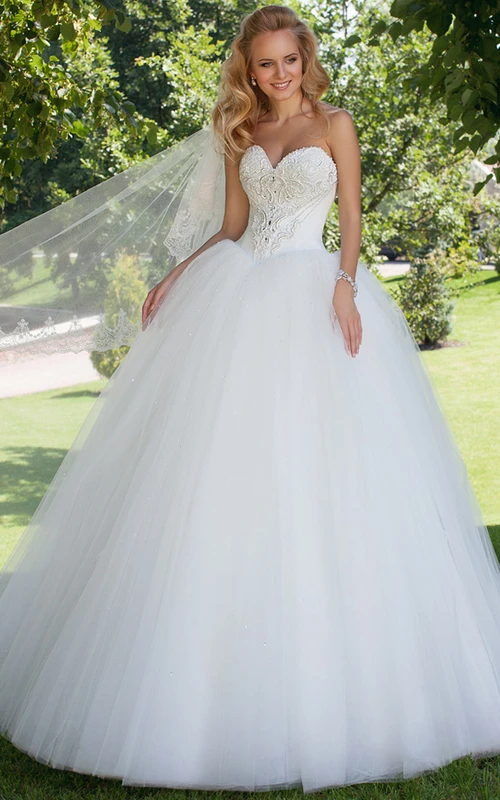 Floor-Length Sweetheart Beaded Tulle Wedding Dress With Court Train And Lace Up