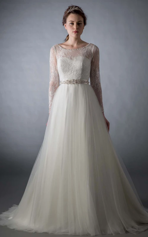 Robe de mariée trapèze en tulle à manches longues et col rond en dentelle et dentelle
