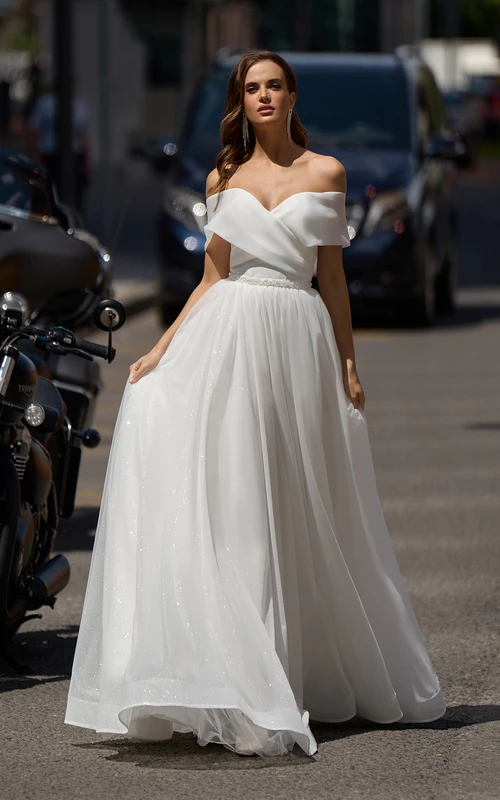Vestido de novia de tul con lentejuelas, corte imperio y hombros descubiertos, estilo línea A