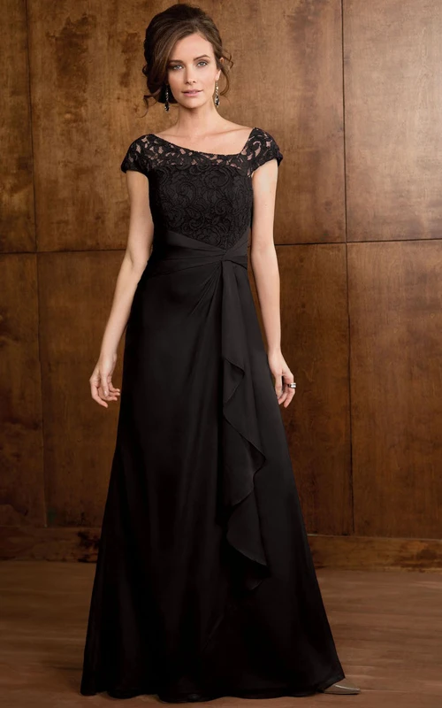 Vestido de corte A con mangas cortas, volantes y corpiño de encaje.