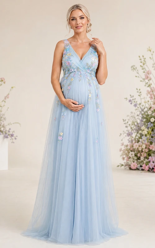 Robe de maternité bleu ciel à décolleté en V profond et applications florales multicolores en tulle, coupe trapèze, longueur au sol
