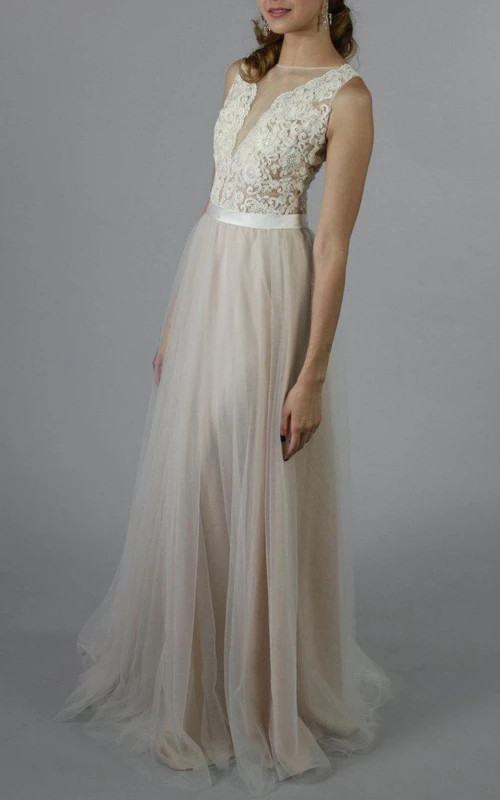 Vestido de tul y encaje con apliques