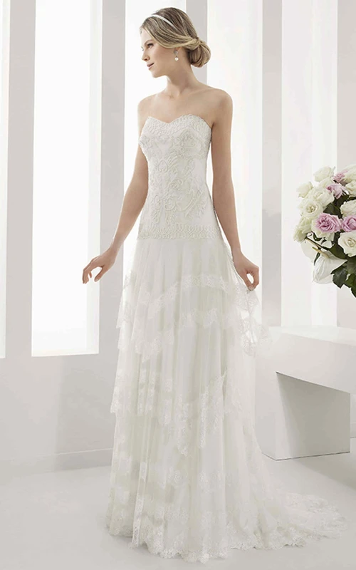 A-Linien-Kleid mit herzförmigem Ausschnitt, tiefer Taille, besticktem Oberteil und gestuftem Rock