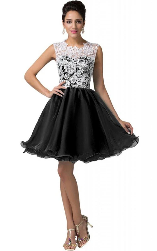 Robe courte trapèze à manches courtes et corsage en dentelle