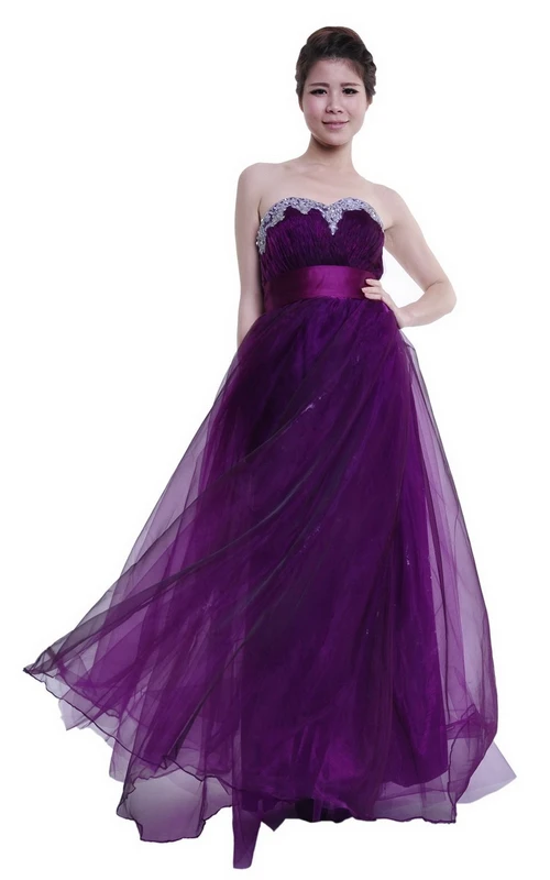 Empire-Kleid mit Herzausschnitt und mehreren Lagen, verziert mit Perlen am Oberteil