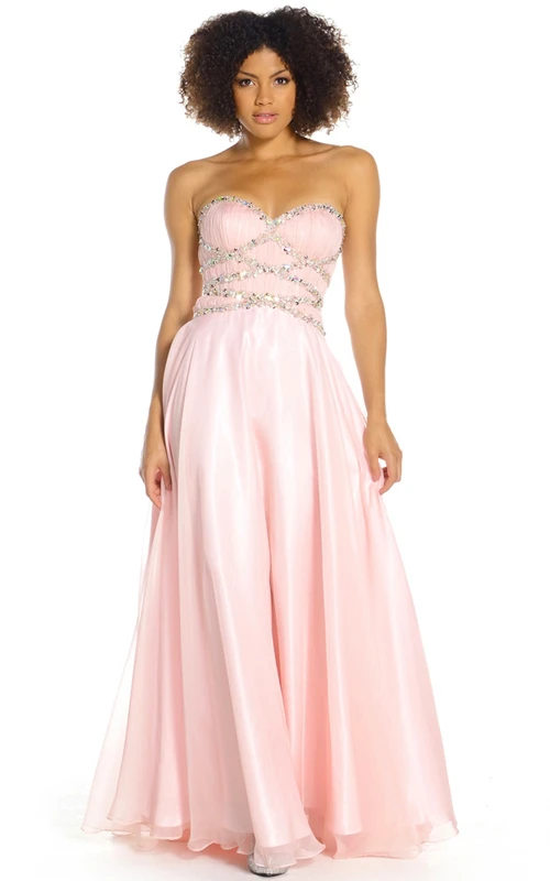 Vestido largo de fiesta de satén con escote corazón, sin mangas, con pedrería, tirantes y fruncido, corte en A.