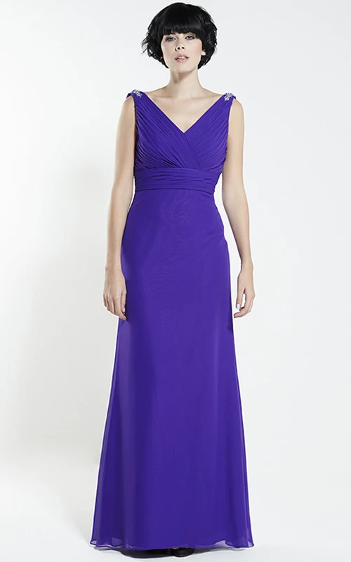 Robe de demoiselle d'honneur sans manches en mousseline à col en V croisé et ornée de perles