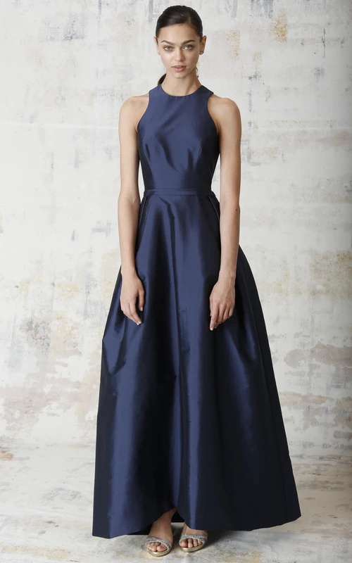 Robe de demoiselle d'honneur en satin sans manches à col montant