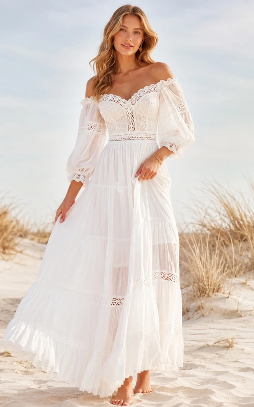 Robe de mariée bohème de plage en mousseline de soie à épaules dénudées, manches bouffantes et volants.