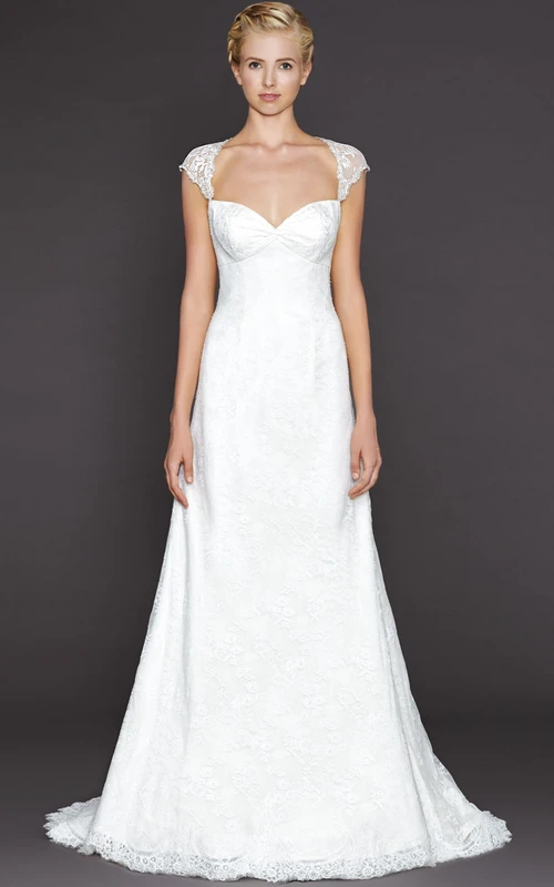 Vestido de novia largo de encaje estilo Reina Ana con corte en A, apliques y abertura en forma de ojo de cerradura.