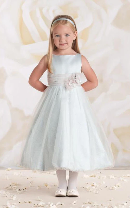 Vestido de satén estilo barcoau imperio para niña de las flores con falda de tul.