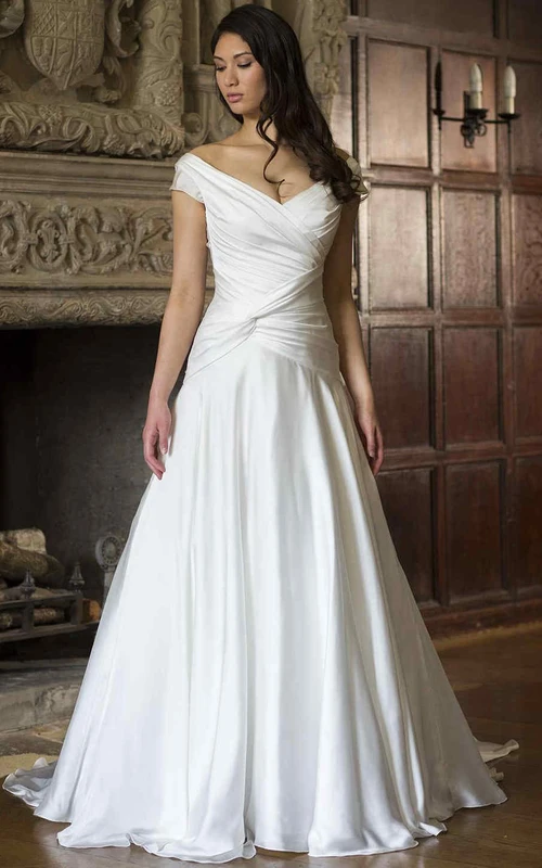Brautkleid aus Satin-Chiffon mit V-Ausschnitt und Raffungen