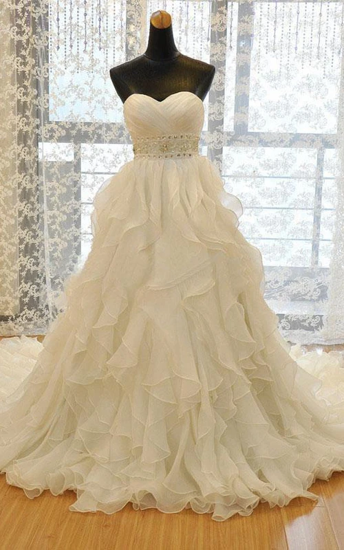 Vestido de gala largo midi, escote palabra de honor, escote corazón, bordados, volantes, cola capilla, cremallera, corsé, espalda de gasa, encaje, lentejuelas, organza, satén.