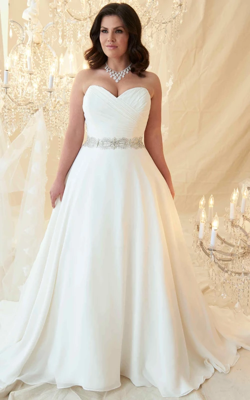 A-Linien-Brautkleid aus Chiffon in Übergröße mit Herzausschnitt, Schmuckbesatz, gekreuzten Trägern und Reißverschluss