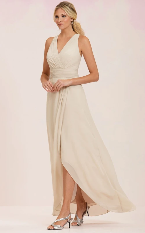 Robe de demoiselle d'honneur longue sans manches à col en V, fendue sur le devant et plissée