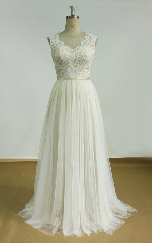 Rückenfreies Brautkleid aus Tüll, Spitze und Satin