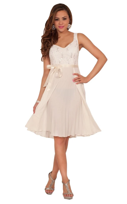 Robe courte trapèze avec ceinture en satin