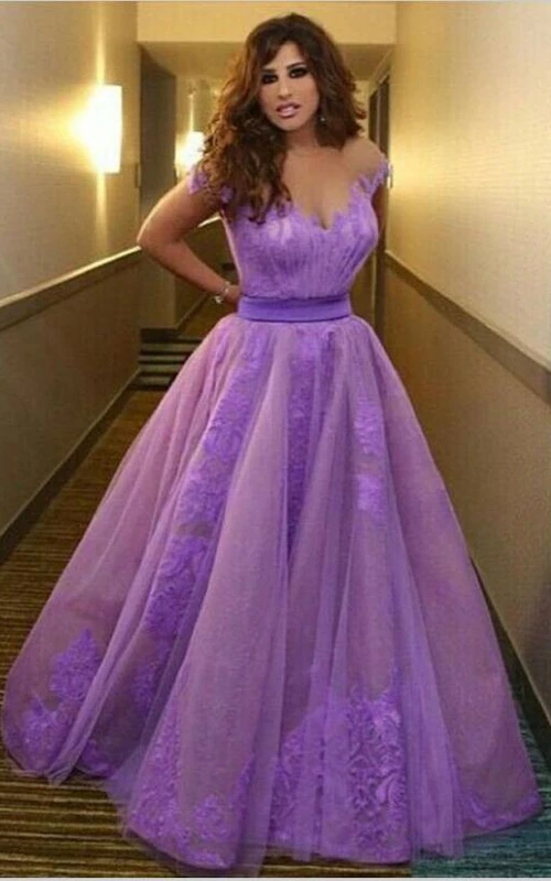 Robe de bal princesse en tulle délicat à épaules dénudées avec appliques