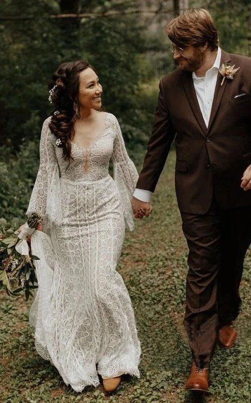 Robe de mariée champêtre hippie à col en V, manches bouffantes et fourreau, corset.
