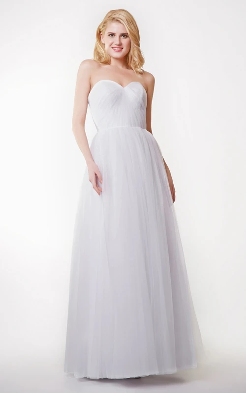 Precioso vestido de tul plisado sin mangas con corte en A y tirantes convertibles.