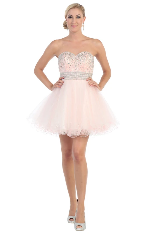 Minivestido de tul con escote corazón, espalda descubierta, volantes y adornos en la cintura, corte en A.