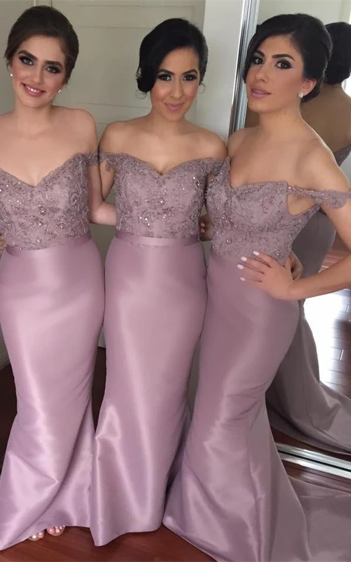 Vestido de dama de honor moderno estilo sirena con apliques de encaje y escote Bardot.
