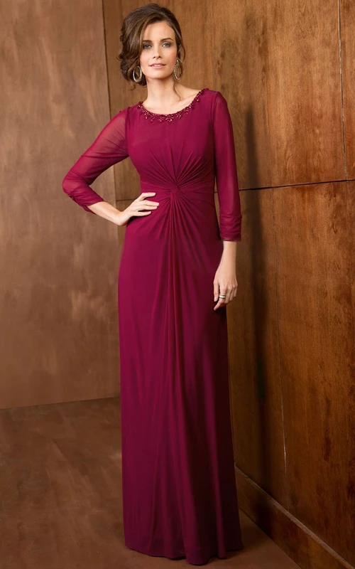 Vestido largo fluido de corte A con mangas de 3-4 pulgadas, adornado con cuentas y pliegues.