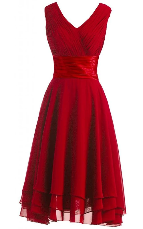 Lagenkleid mit V-Ausschnitt, Falten und Satinband