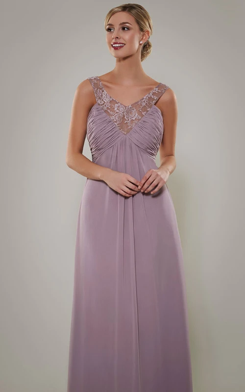 Robe de demoiselle d'honneur en mousseline sans manches à col en V et ourlet empire froncé