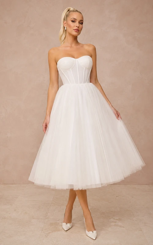 Robe de mariée civile romantique moderne, bustier cœur en tulle, coupe trapèze, longueur thé