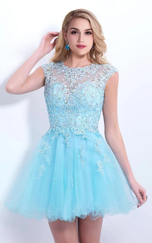 Elegantes, ärmelloses, kurzes Tüll-Abendkleid mit Spitzenapplikationen