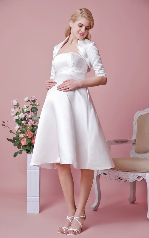 Robe en satin longueur thé, taille empire, avec veste amovible