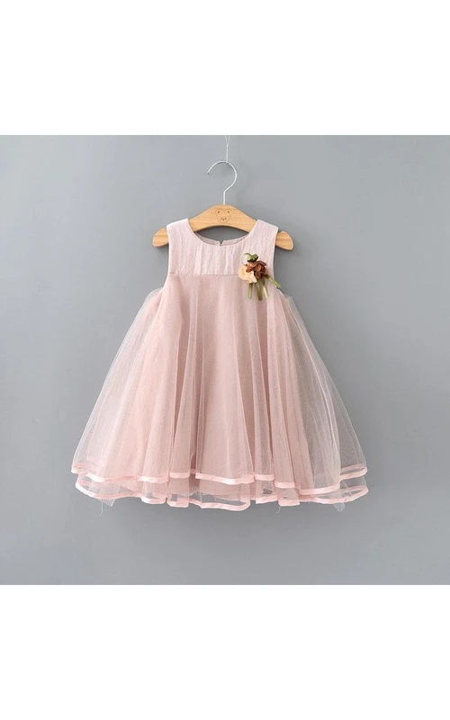 Vestido de tul de corte imperio sin mangas con escote redondo y largo hasta la rodilla, con estampado floral.