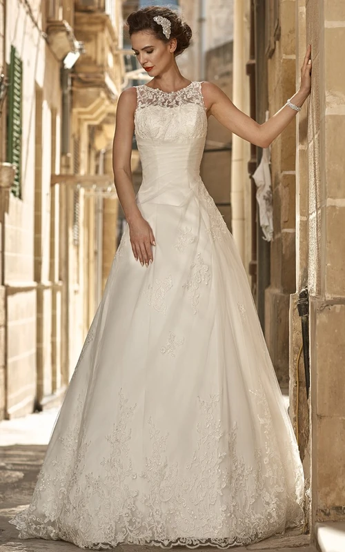 Ärmelloses A-Linien-Brautkleid mit Rundhalsausschnitt, langen Applikationen aus Satin und Spitze sowie Perlenstickerei