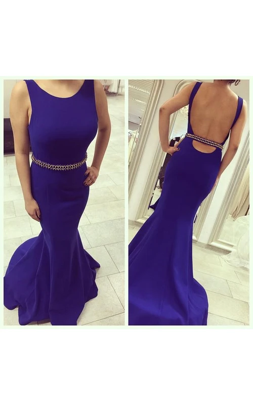 Robe de soirée sirène de haute qualité, ornée de perles, dos nu et traîne.