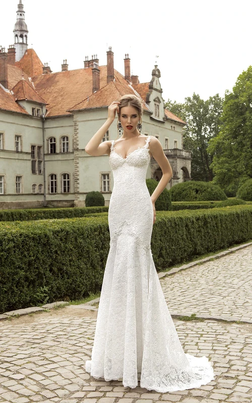 Robe sirène en dentelle à bretelles et décolleté cœur