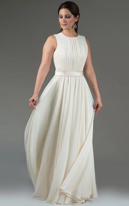 Langes, plissiertes Chiffon-Brautjungfernkleid in A-Linie mit U-Boot-Ausschnitt und Satinschärpe