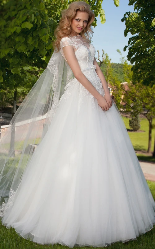 Ball Gown Sleeveless High Neck Tulle Wedding Dress With Keyhole