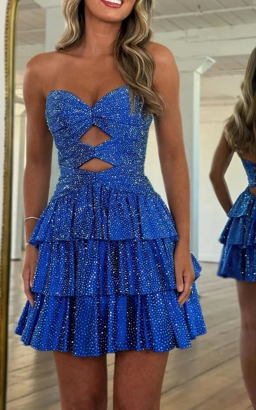 Vestido de fiesta azul sin tirantes con volantes y lentejuelas